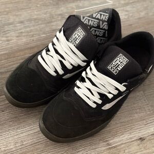 Men’s Vans Ave size 11